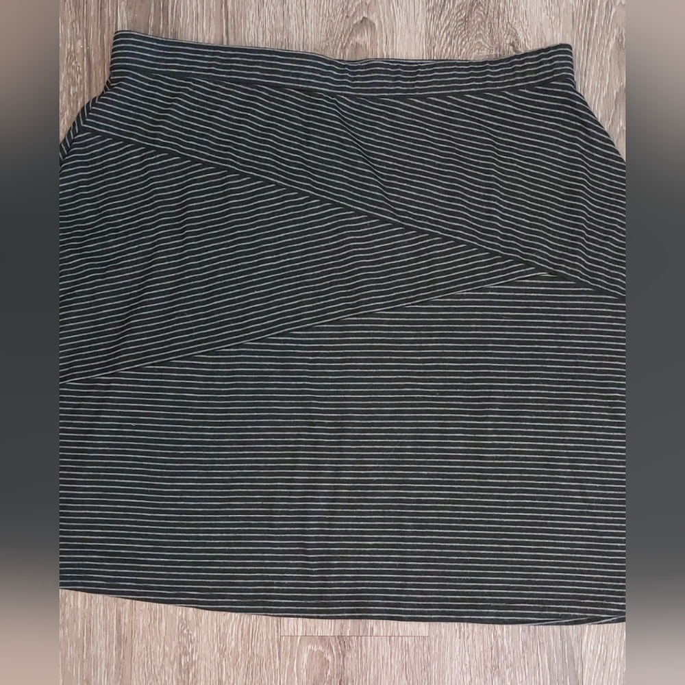 Indigo Black and Grey Striped Knee Length Knit Skirt Size 1X Summer Casual Work - Picture 5 of 6
